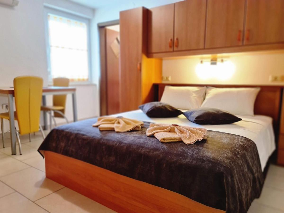Restaurant & Apartments Getaway Pri Kobalu Vipava Exterior photo